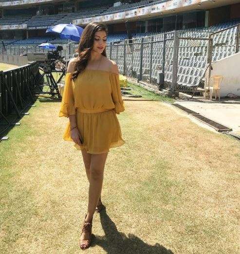 Karishma Kotak anchored the sixth edition of the Indian Premier League in 2013. Kotak was alongside Shibani Dandekar and Rochelle Rao that year and the stunning London born Indian origin has left a certain spell that has left the fans wanting more. The diva has featured in the Kingfisher Calendar in the 2006 edition.