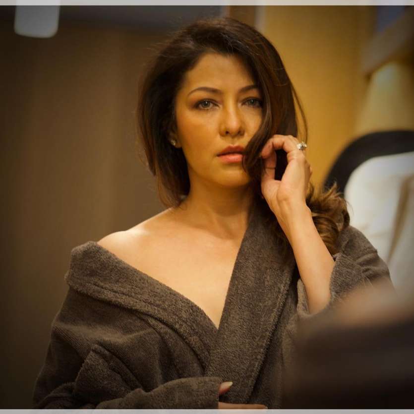 Mrs World Aditi Govitrikar Birthday Special 10 Pictures Of The Supermodel That Scream Hotness mrs world aditi govitrikar birthday