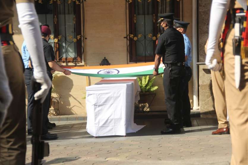 Earlier, the Central Government announced a two-day national mourning to be observed in memory of Lata Mangeshkar.